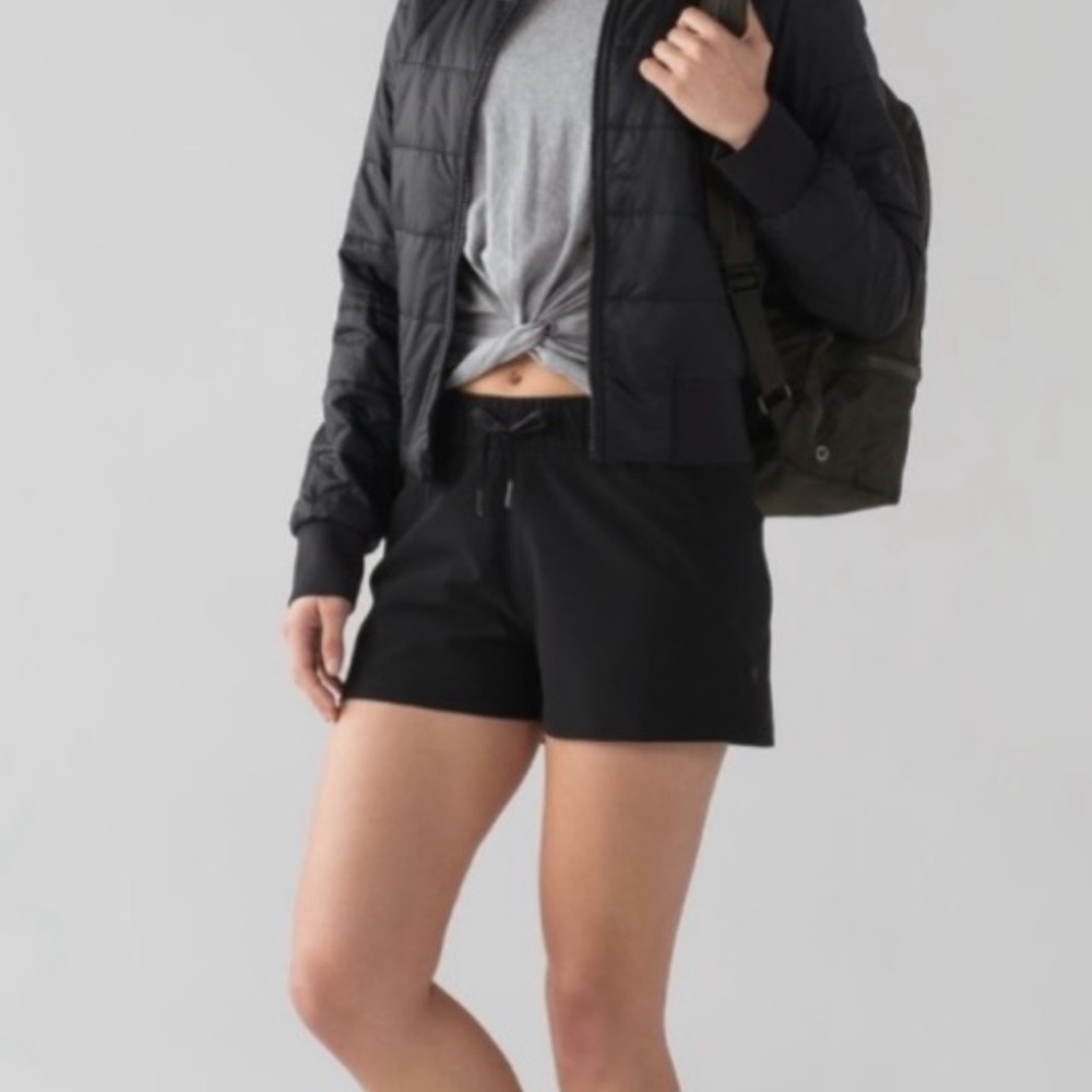Lululemon On The Fly Short Women’s 2.5” Black Size 6